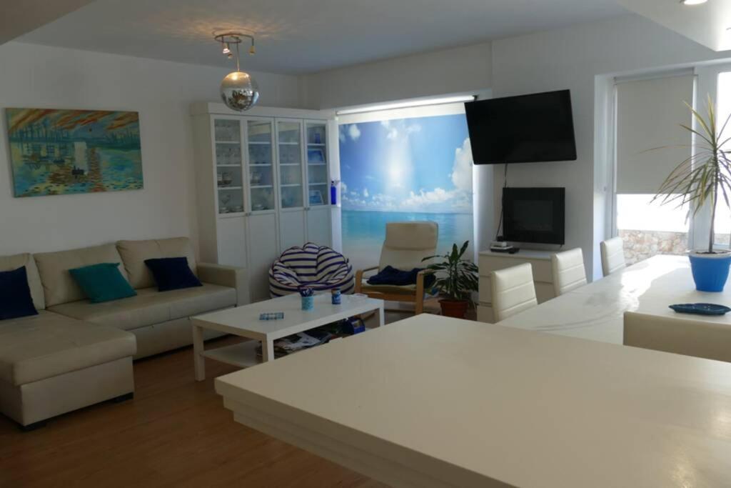 Piso En Santa Cristina, A 150 M De La Playa Apartment Oleiros Ngoại thất bức ảnh